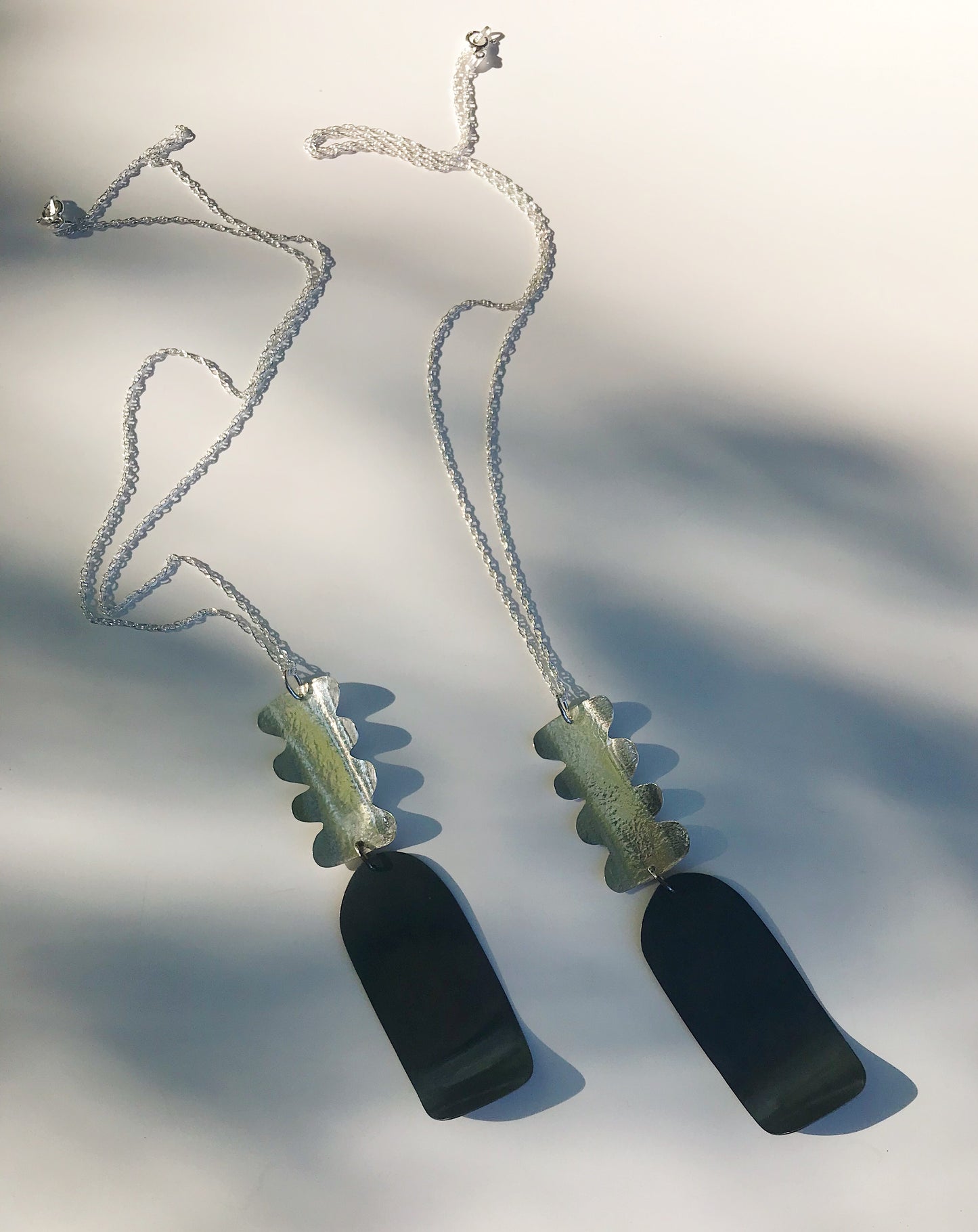 Collar en el agua