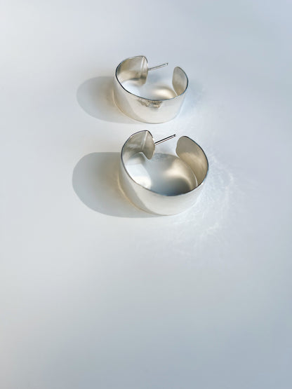 Ebony Eyes hoop earrings